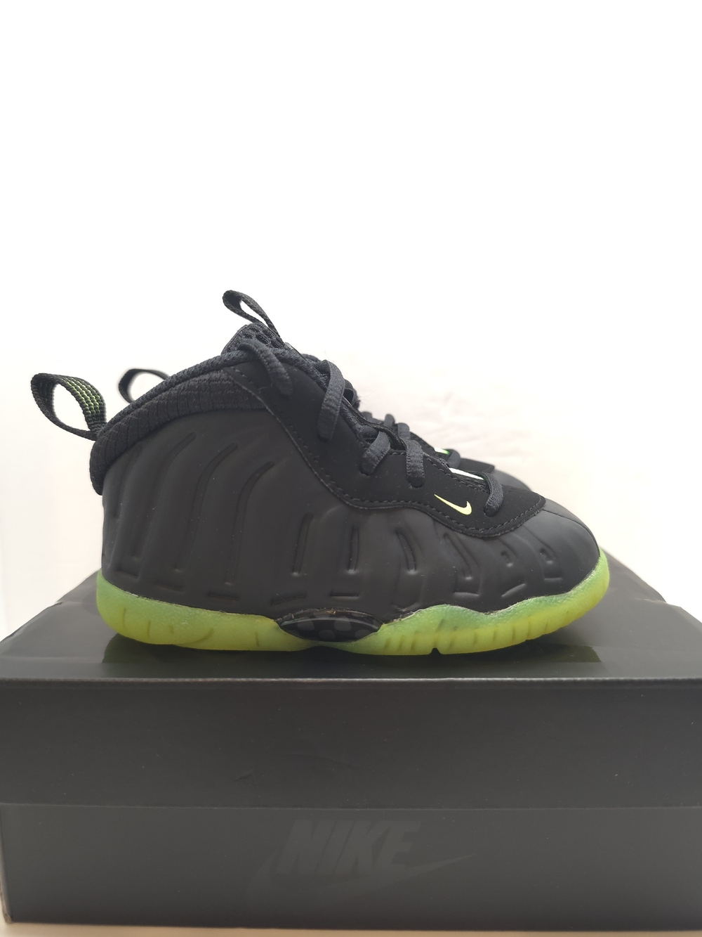 Nike Toddlers Little Posite One Lace Up Sneakers Black Green Size 6C